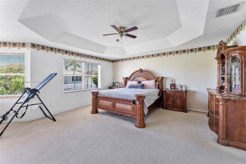 House in Miramar, Florida 4 bedrooms, 273.13 sq.m. № 1748277 - photo 25