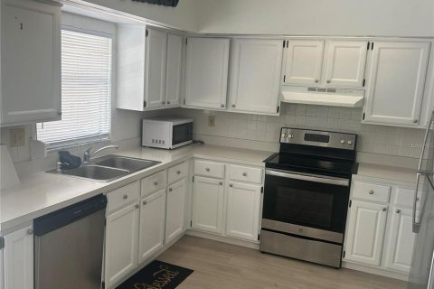 House in Kissimmee, Florida 3 bedrooms, 132.11 sq.m. № 2114075 - photo 5