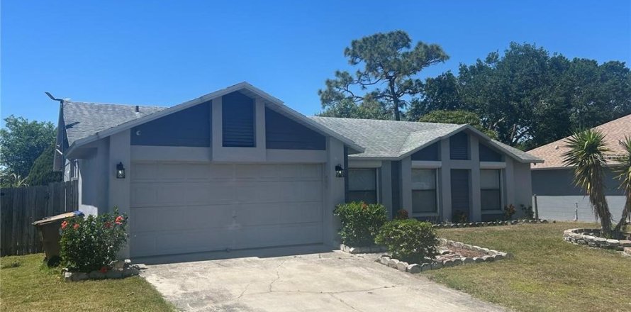House in Kissimmee, Florida 3 bedrooms, 132.11 sq.m. № 2114075