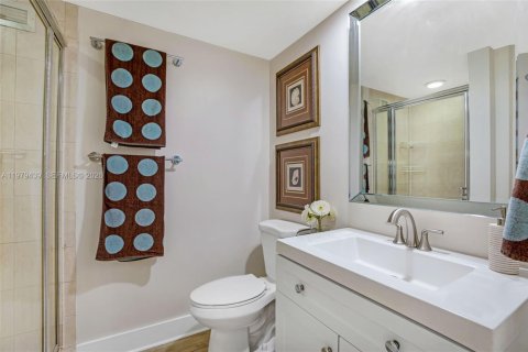 Condo in Miami Beach, Florida, 2 bedrooms  № 2046058 - photo 13