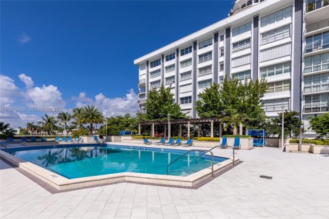 Condo in Miami Beach, Florida, 2 bedrooms  № 2046058 - photo 27