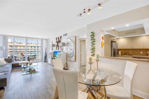 Condo in Miami Beach, Florida, 2 bedrooms  № 2046058 - photo 4