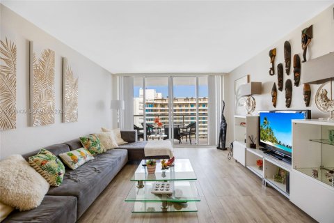 Condo in Miami Beach, Florida, 2 bedrooms  № 2046058 - photo 7