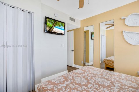 Condo in Miami Beach, Florida, 2 bedrooms  № 2046058 - photo 15