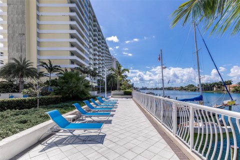 Condo in Miami Beach, Florida, 2 bedrooms  № 2046058 - photo 24