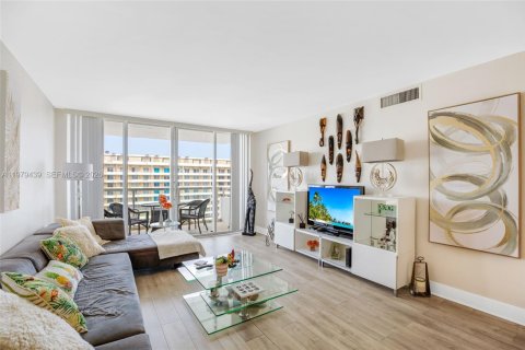 Condo in Miami Beach, Florida, 2 bedrooms  № 2046058 - photo 6