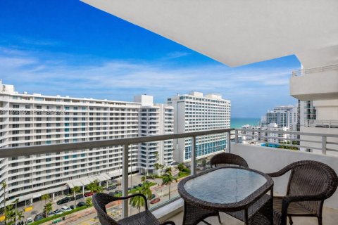 Condo in Miami Beach, Florida, 2 bedrooms  № 2046058