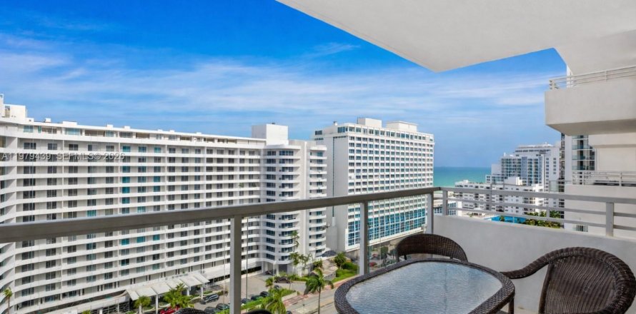 Condo in Miami Beach, Florida, 2 bedrooms  № 2046058