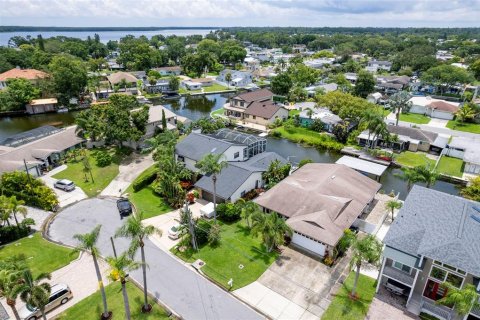 House in Palm Harbor, Florida 3 bedrooms, 153.2 sq.m. № 1848076 - photo 10