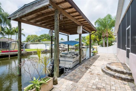 House in Palm Harbor, Florida 3 bedrooms, 153.2 sq.m. № 1848076 - photo 7