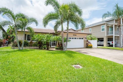 House in Palm Harbor, Florida 3 bedrooms, 153.2 sq.m. № 1848076 - photo 5