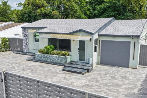 Villa ou maison à vendre à Miami, Floride: 3 chambres, 105.07 m2 № 2172469 - photo 2