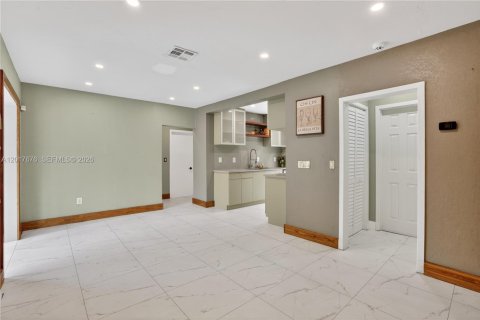 Villa ou maison à vendre à Miami, Floride: 3 chambres, 105.07 m2 № 2172469 - photo 17
