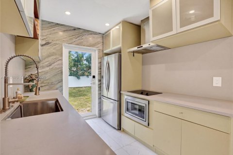 Villa ou maison à vendre à Miami, Floride: 3 chambres, 105.07 m2 № 2172469 - photo 20