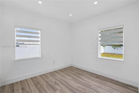Villa ou maison à vendre à Miami, Floride: 3 chambres, 105.07 m2 № 2172469 - photo 30