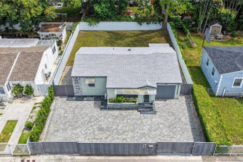 Villa ou maison à vendre à Miami, Floride: 3 chambres, 105.07 m2 № 2172469 - photo 3