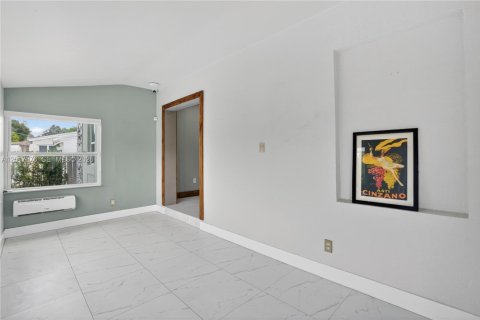 Villa ou maison à vendre à Miami, Floride: 3 chambres, 105.07 m2 № 2172469 - photo 8