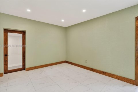 Villa ou maison à vendre à Miami, Floride: 3 chambres, 105.07 m2 № 2172469 - photo 16