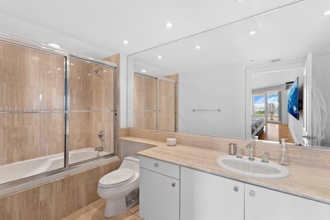 Condo in Aventura, Florida, 3 bedrooms  № 1940164 - photo 21