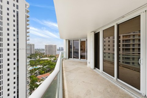 Condo in Aventura, Florida, 3 bedrooms  № 1940164 - photo 18