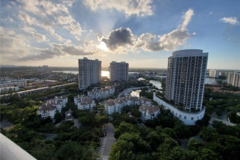 Condominio en alquiler en Aventura, Florida, 3 dormitorios, 242.01 m2 № 1958039 - foto 19