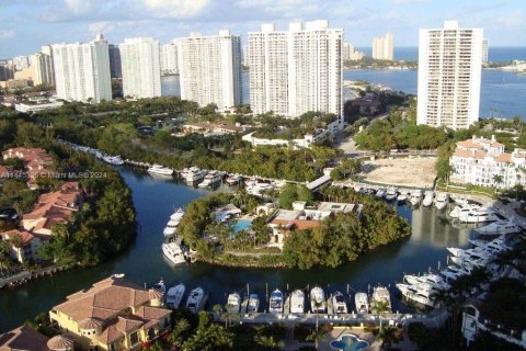 Condominio en alquiler en Aventura, Florida, 3 dormitorios, 242.01 m2 № 1958039 - foto 25