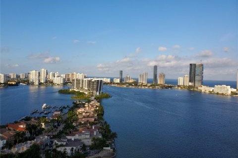 Condominio en alquiler en Aventura, Florida, 3 dormitorios, 242.01 m2 № 1958039 - foto 3