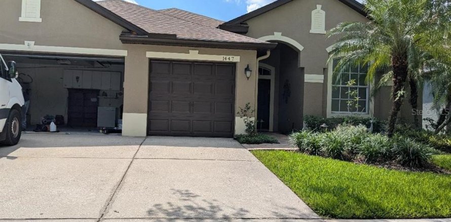House in Valrico, Florida 5 bedrooms, 259.2 sq.m. № 2377885
