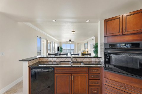 Condo in Hutchinson Island South, Florida, 4 bedrooms № 2185173 - photo 23