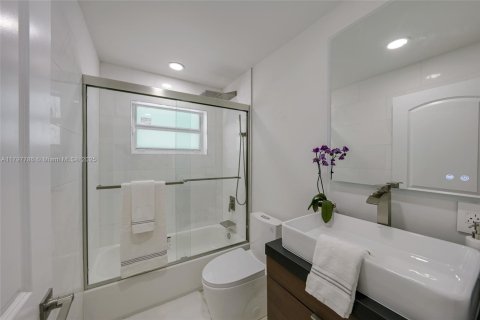 House in Key Largo, Florida 4 bedrooms, 135.73 sq.m. № 1861837 - photo 12