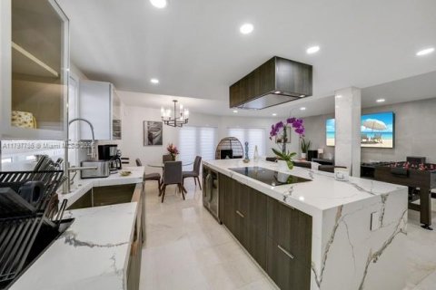 House in Key Largo, Florida 4 bedrooms, 135.73 sq.m. № 1861837 - photo 3