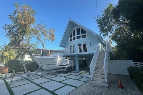 House in Key Largo, Florida 4 bedrooms, 135.73 sq.m. № 1861837 - photo 1