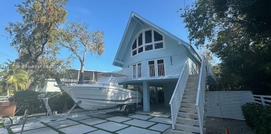 House in Key Largo, Florida 4 bedrooms, 135.73 sq.m. № 1861837