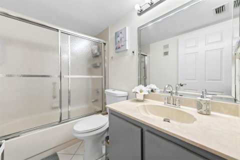 Condo in Delray Beach, Florida, 2 bedrooms  № 2362029 - photo 10