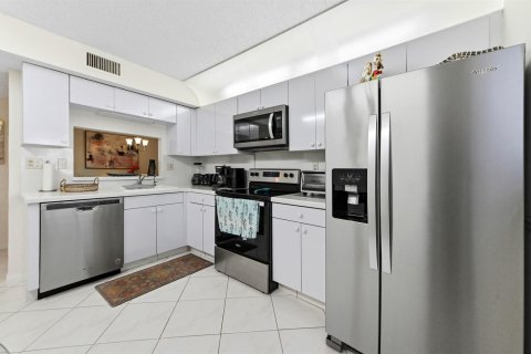 Condo in Delray Beach, Florida, 2 bedrooms  № 2362029 - photo 12