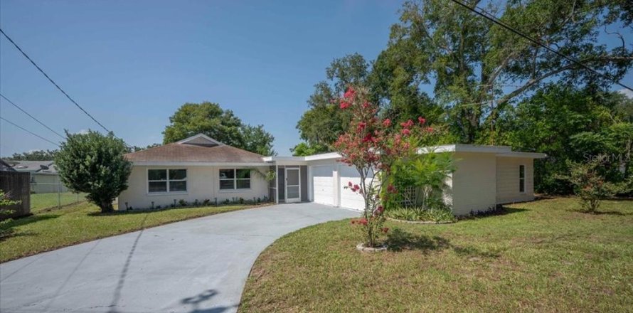 House in Lakeland, Florida 4 bedrooms, 182.83 sq.m. № 2236433