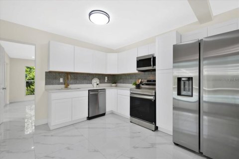 House in Lakeland, Florida 4 bedrooms, 182.83 sq.m. № 2236433 - photo 5
