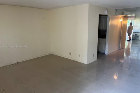 Купить кондоминиум в Пемброк-Пайнс, Флорида 1 спальня, 75.34м2, № 2028577 - фото 5