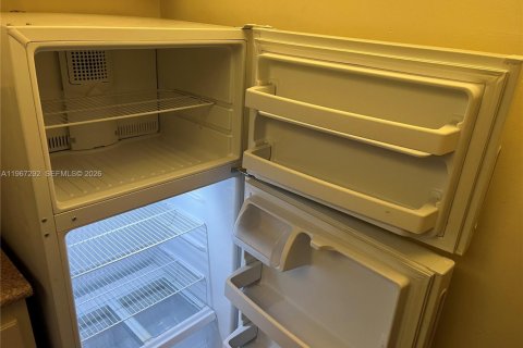 Купить кондоминиум в Пемброк-Пайнс, Флорида 1 спальня, 75.34м2, № 2028577 - фото 8