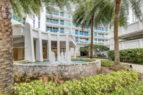 Снять в аренду кондоминиум в Санни-Айлс-Бич, Флорида 2 спальни, 126.07м2, № 1985912 - фото 2