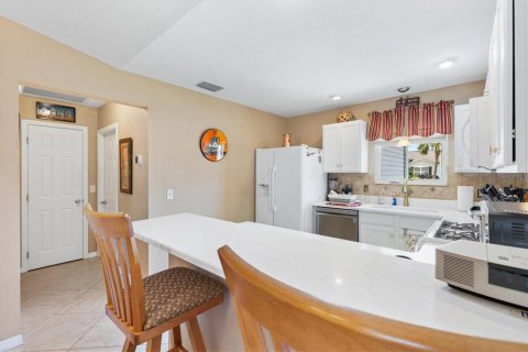 House in The Villages, Florida 2 bedrooms, 115.2 sq.m. № 2212629 - photo 6