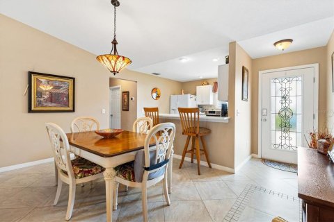 House in The Villages, Florida 2 bedrooms, 115.2 sq.m. № 2212629 - photo 7