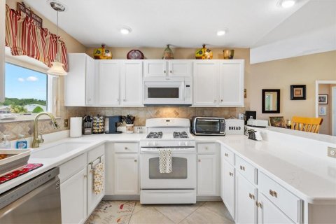 House in The Villages, Florida 2 bedrooms, 115.2 sq.m. № 2212629 - photo 5