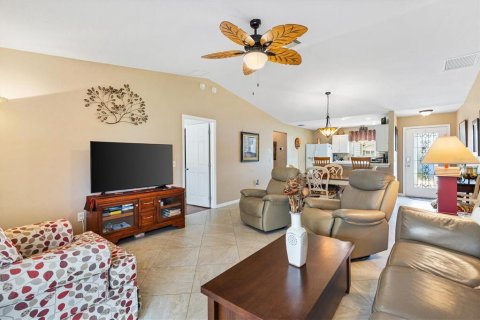 House in The Villages, Florida 2 bedrooms, 115.2 sq.m. № 2212629 - photo 8