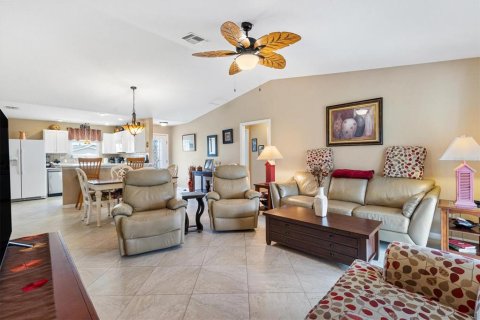 House in The Villages, Florida 2 bedrooms, 115.2 sq.m. № 2212629 - photo 9