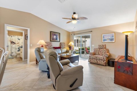 House in The Villages, Florida 2 bedrooms, 115.2 sq.m. № 2212629 - photo 11