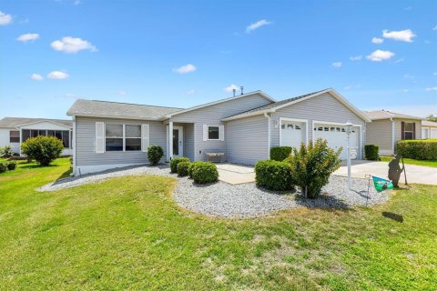 House in The Villages, Florida 2 bedrooms, 115.2 sq.m. № 2212629