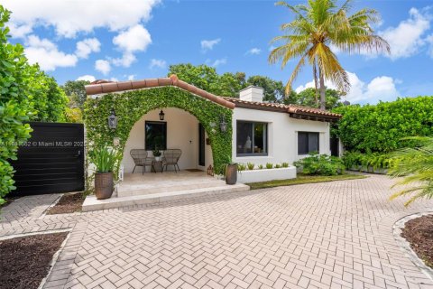 Снять в аренду виллу или дом в Майами, Флорида 4 спальни, 196.58м2, № 1925055 - фото 1