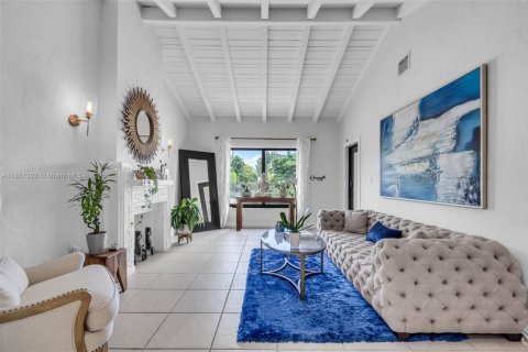 Снять в аренду виллу или дом в Майами, Флорида 4 спальни, 196.58м2, № 1925055 - фото 5