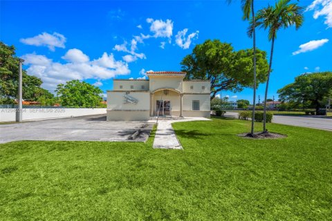 Commercial property in Miami, Florida № 2172152